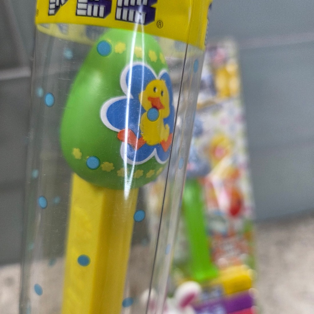 NEW SEALED PEZ Easter Bunny Rabbit Duck Candy Dispenser Gift Set New - Picture 4 of 6